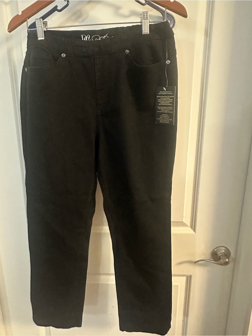 DG2 by Diane Gilman Black Straight-Leg Jeans